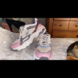 Sketchers Women’s athletic shoe